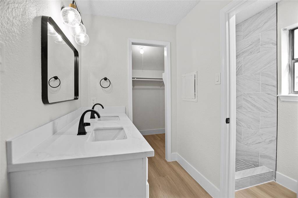 primary bath with large walk-in closet