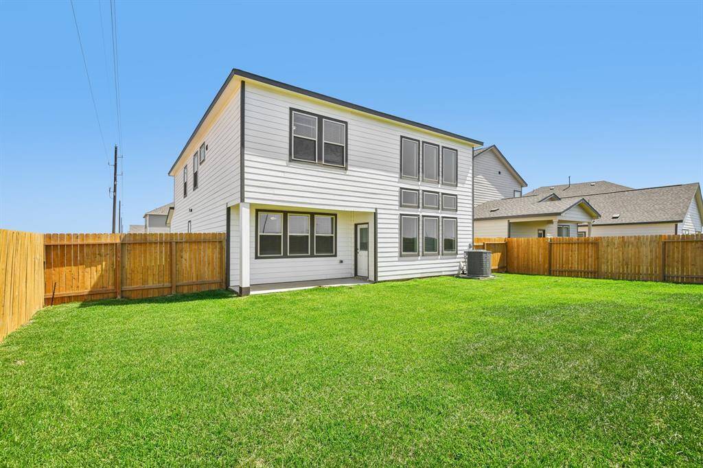 Imagine hosting gatherings in this expansive green space that is also fully fenced.
