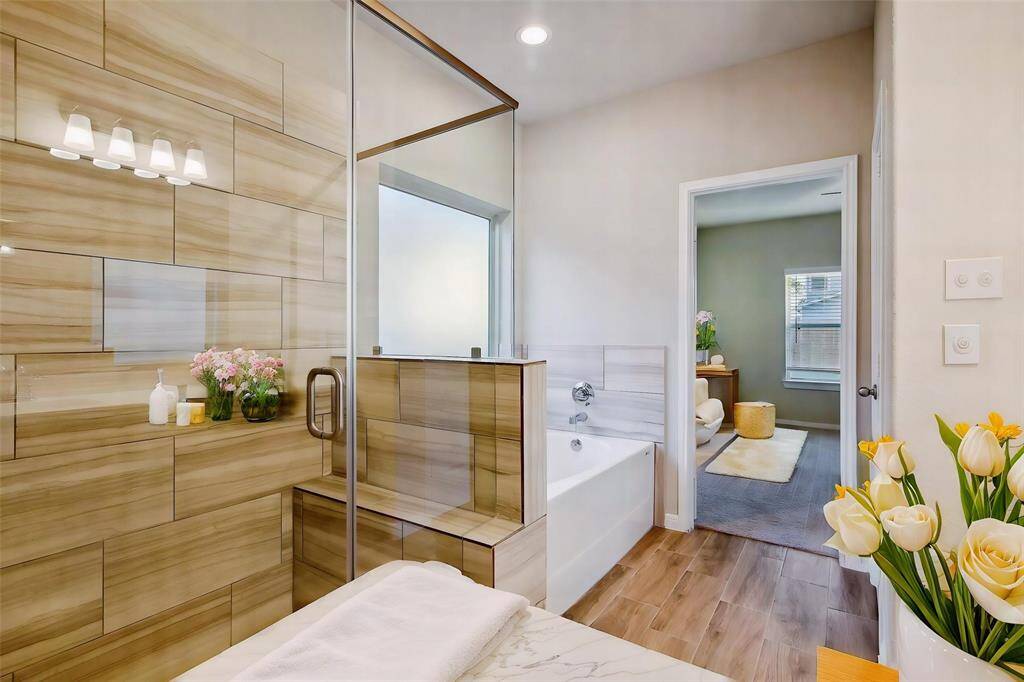 Discover this gorgeous en-suite bath.