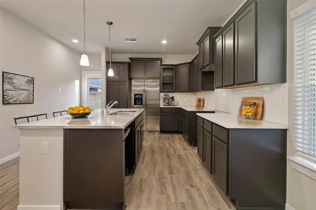 Discover this gorgeous kitchen.