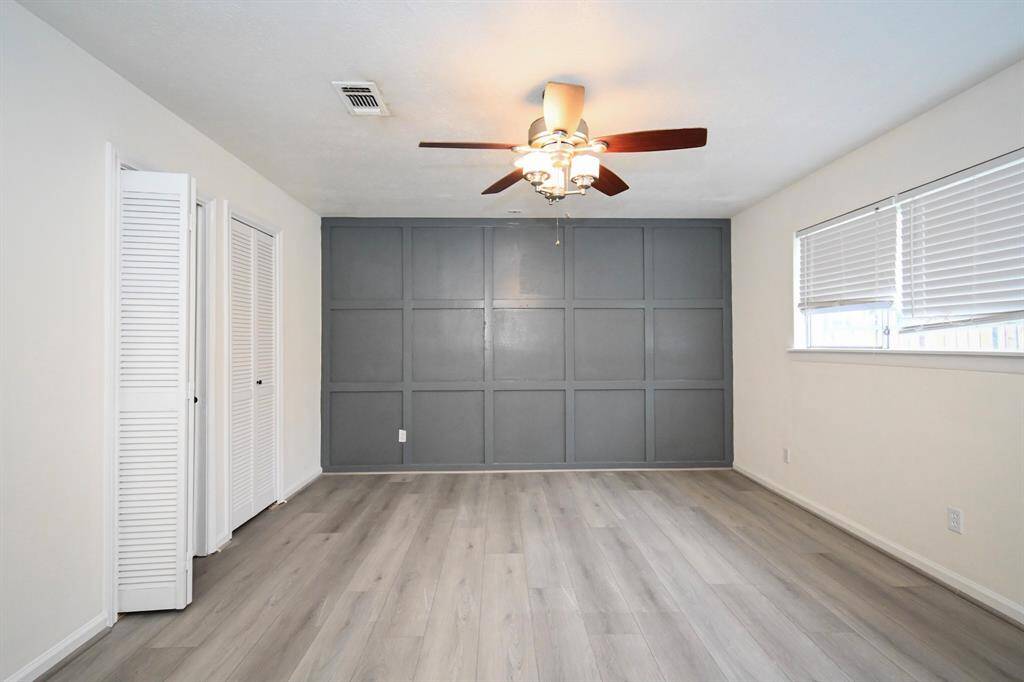 Primary bedroom w/ Wall accent