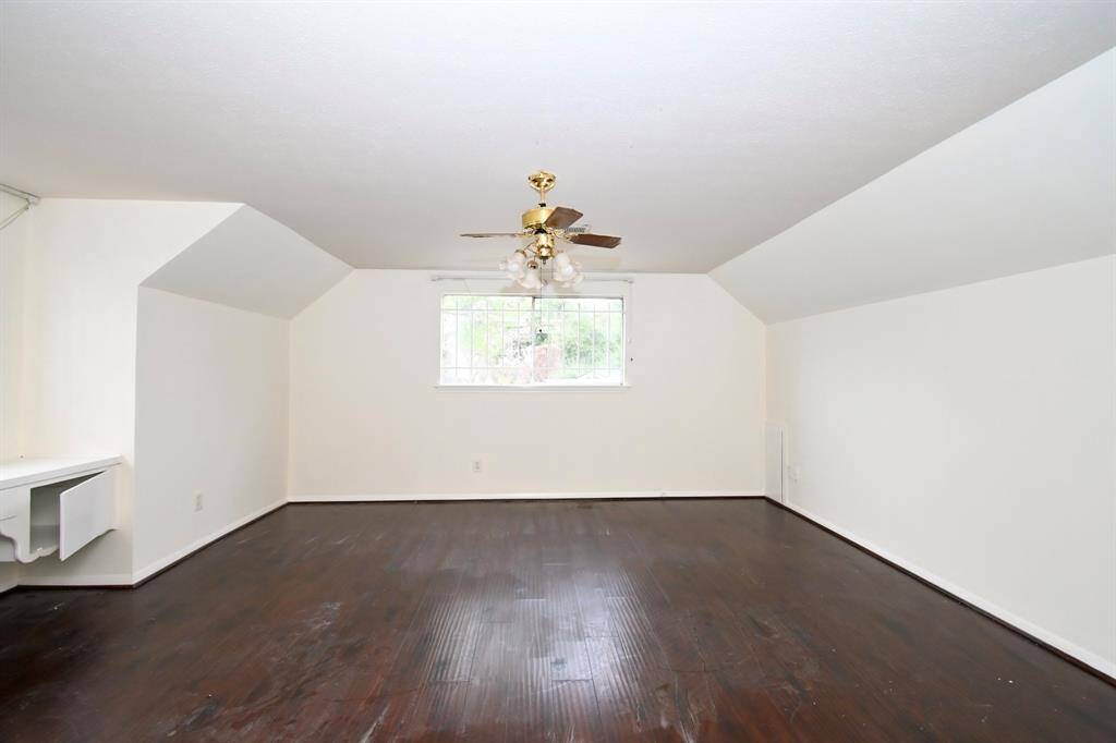 Spacious 4th bedroom w/front & side windows