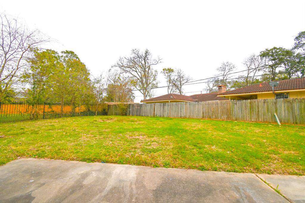 Big backyard waiting for your dream garden
