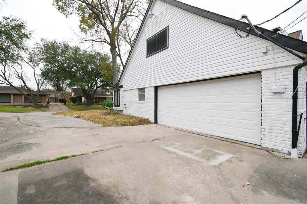 Long driveway and Large space garage
