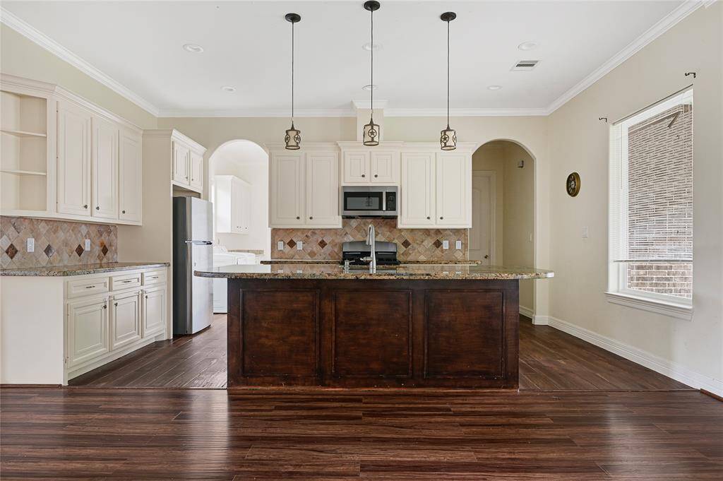 Modern sophisticated  kitchen