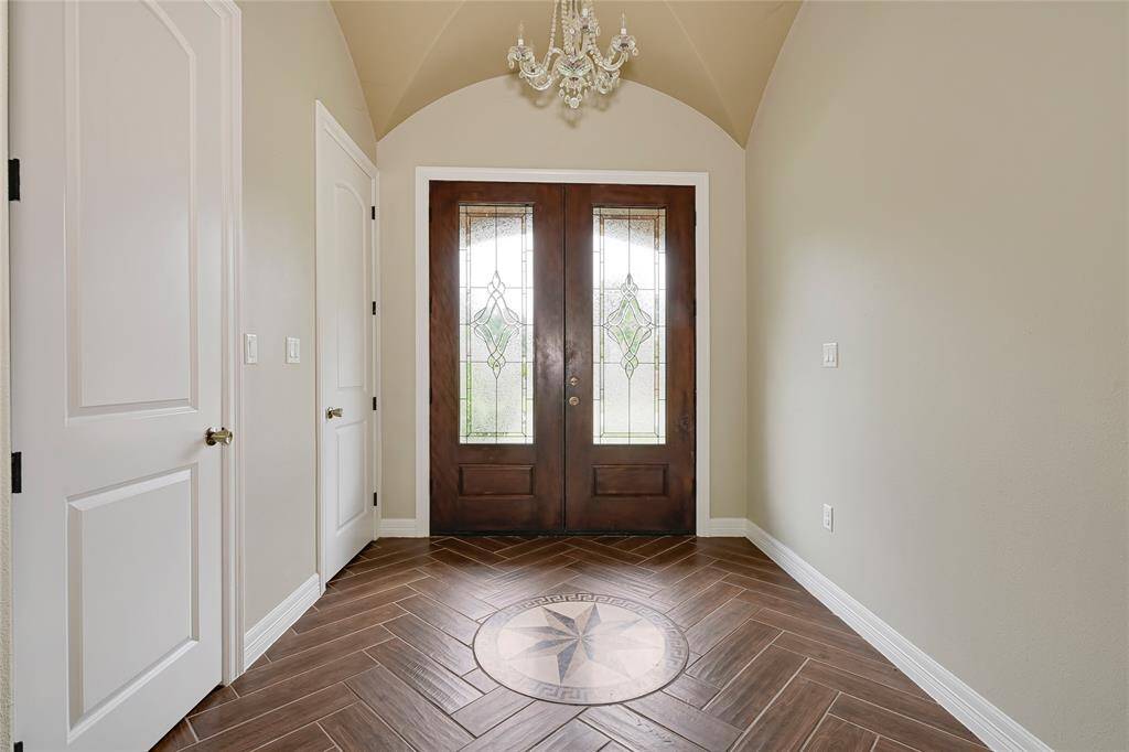 Spacious Foyer