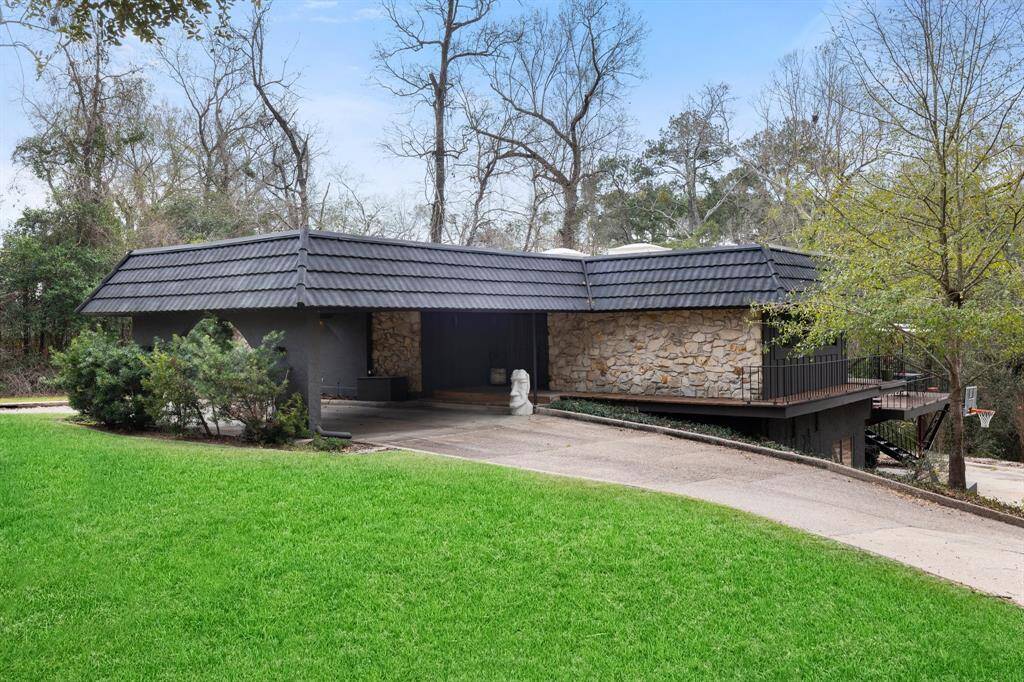 Living masterpiece on 10 acres in town