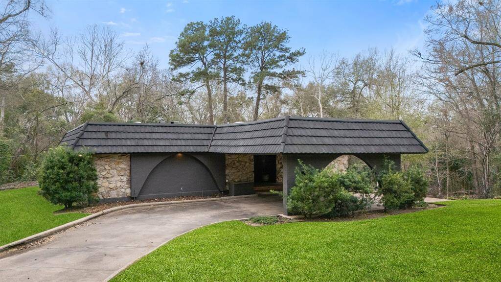 Circle drive with covered parking for guests.