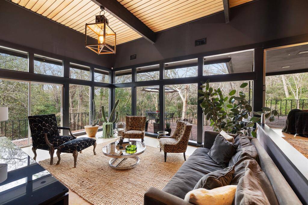 Panoramic views from your evaluated perch among the trees .