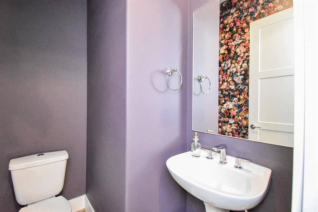 Well-appointed half bathroom ideal for family, friends, and guests.
