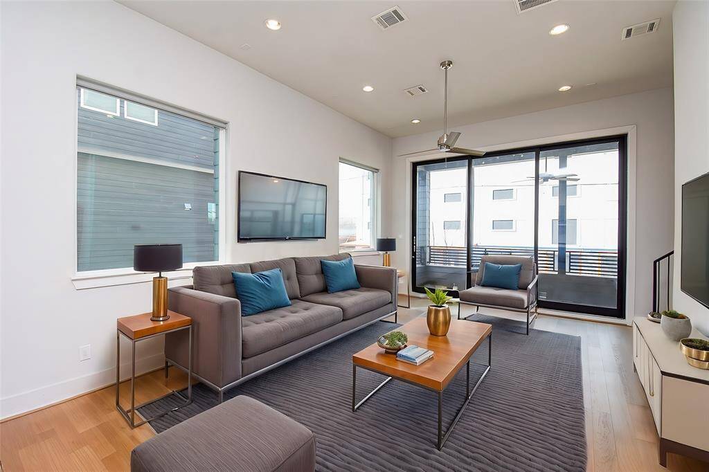 Virtually Staged: Endless possibilities in this open area!