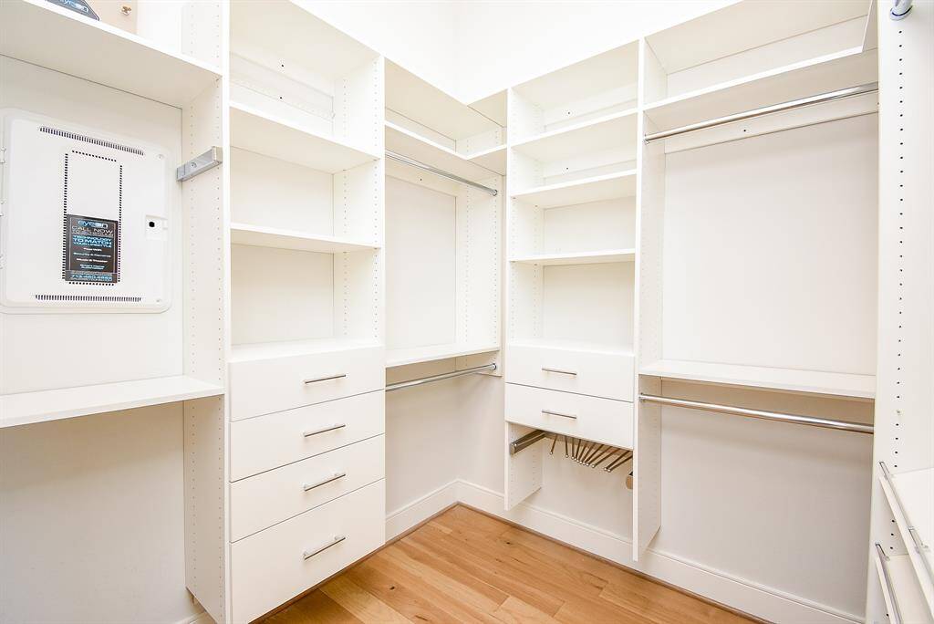 The bathroom includes a very large walk-in closet.