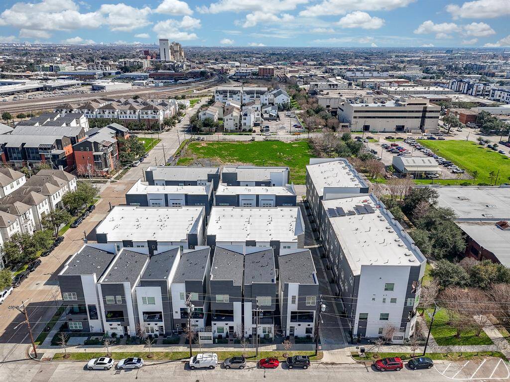 There are many amenities in the area like restaurants, sports venues and parks.