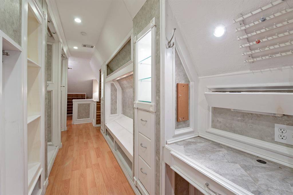 Look at this closet!  So many built ins!