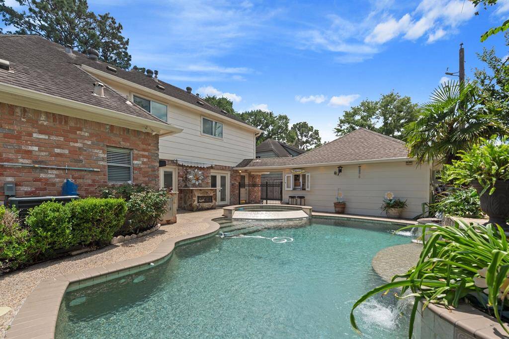Imagine spending your summer around this pool!