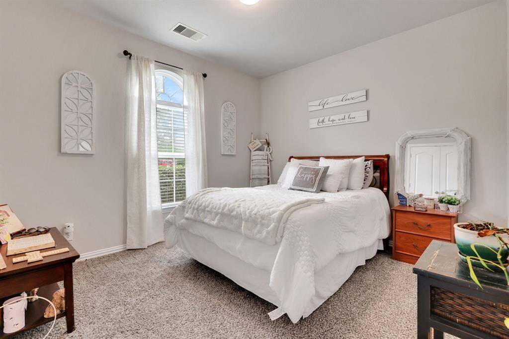 Guest Room 1 - Located Downstairs