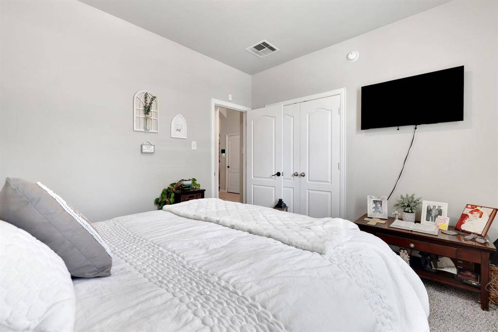 Guest Room 1 - Located Downstairs