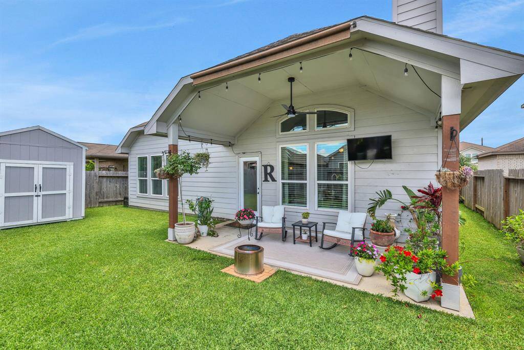 Beautiful Community with 19 Acre Lake and 3 lighted fountains, walking Trails, and Parks