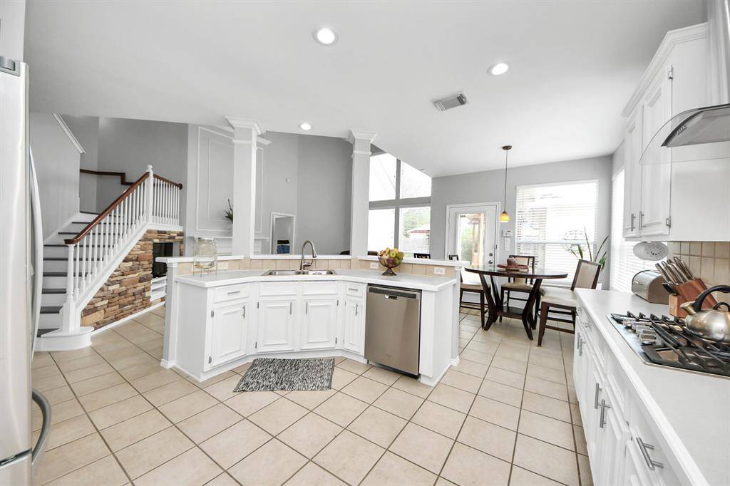 Whether preparing a quick meal or hosting a large gathering, this kitchen is designed to meet all your culinary needs with both style and ease, while ensuring you stay connected with family and guests.