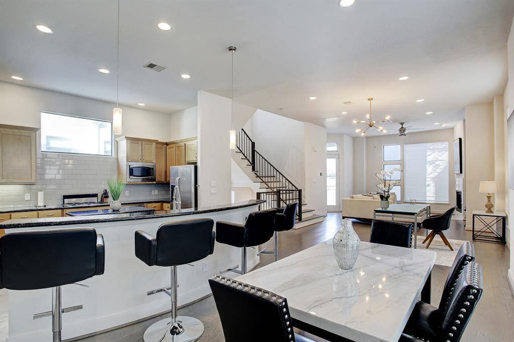 3.5 bathrooms single family home recently updated and in a prime location within walking distance to Memorial Park, Buffalo Bayou, Restaurants and much more!