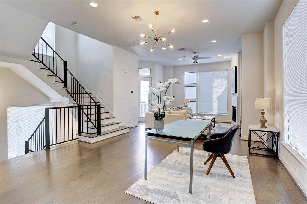 This home gets great natural light from three sides!