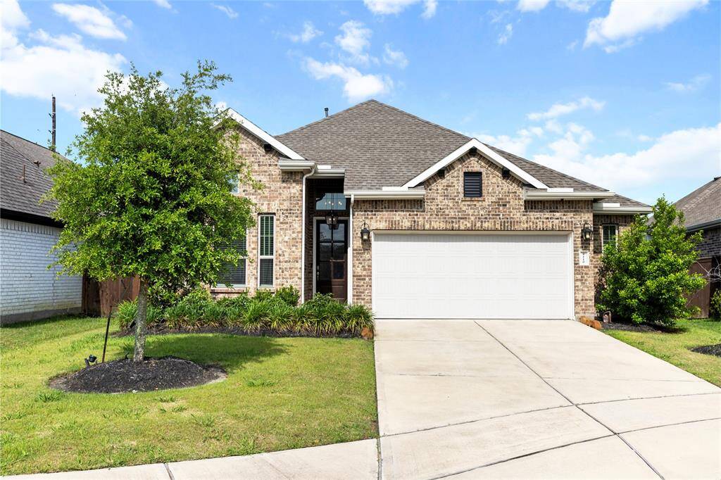 Charming Texas home featuring elegant stone accents, spacious interiors, and a welcoming façade. Perfect for comfortable living.