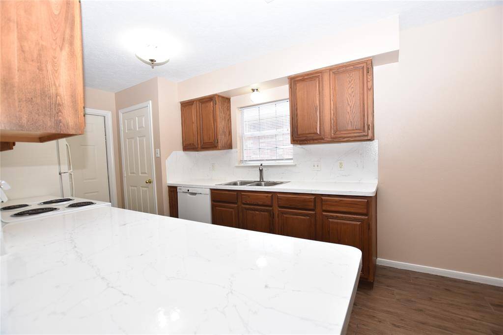 By integrating this breakfast bar into the galley kitchen's layout, the home benefits from an efficient use of space that combines practicality with aesthetic appeal.