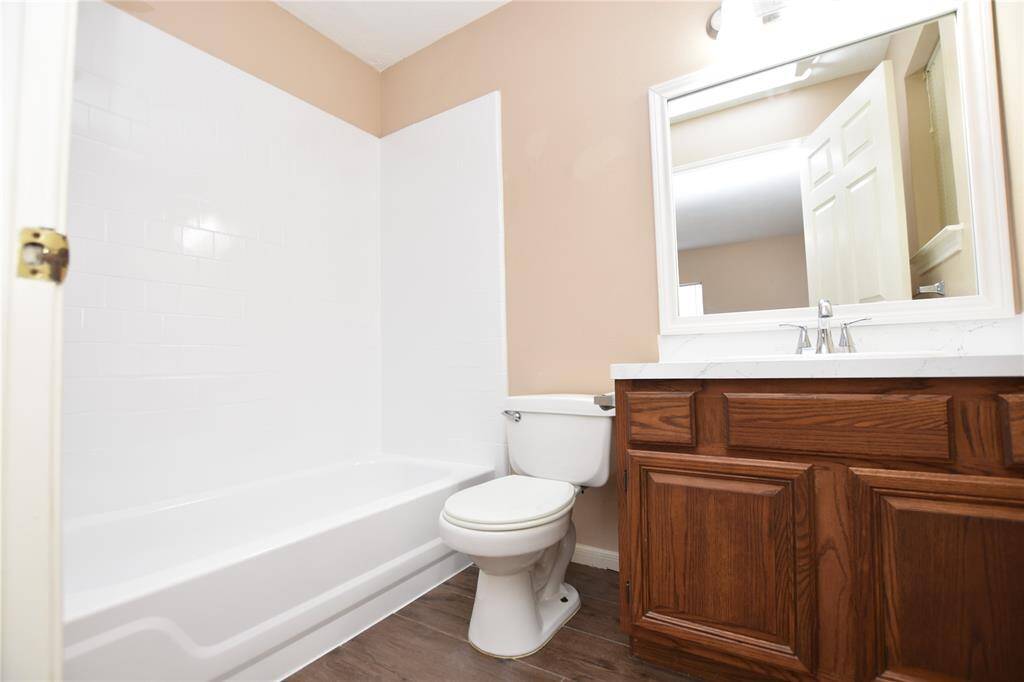 This primary en-suite bathroom is thoughtfully laid out to maximize functionality, with easy-to-maintain surfaces and a layout that ensures both comfort and convenience.
