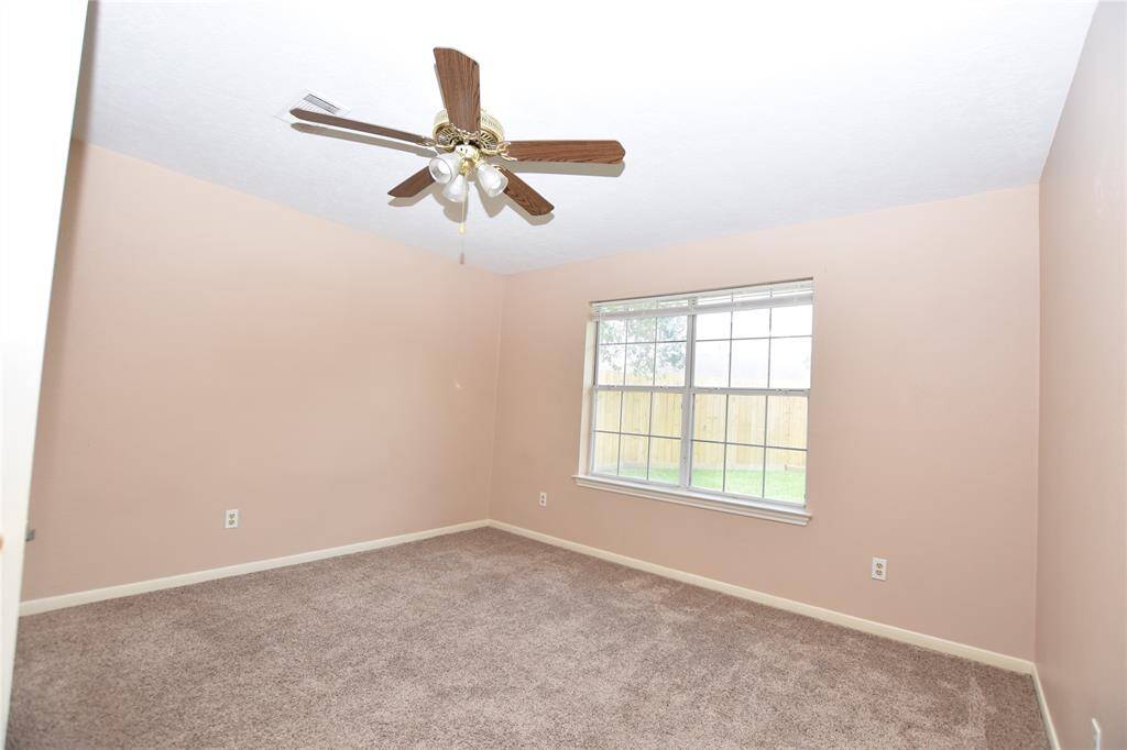 3rd bedroom, Spacious Layout: Ample room to accommodate a bed and additional furnishings, providing flexibility for various uses.