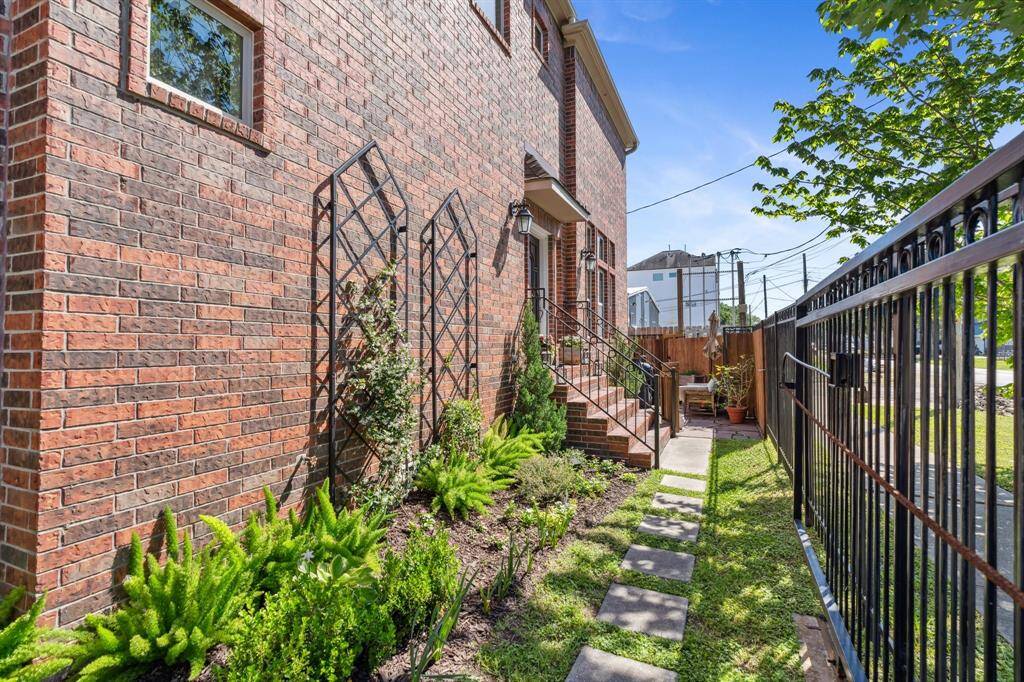 Situated on a corner lot with a private entrance and security gate, offering a sense of peace and privacy.