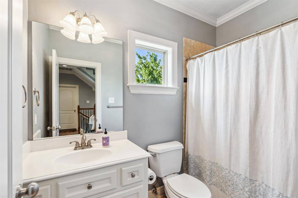 A full, shared bathroom located on the 2nd floor.