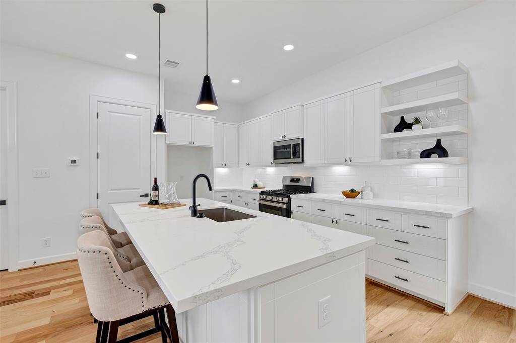 Elegant marble countertops creating a bright, airy atmosphere in the kitchen.