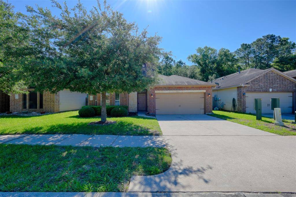 Welcome to 9533 E Woodmark Drive in Conroe.