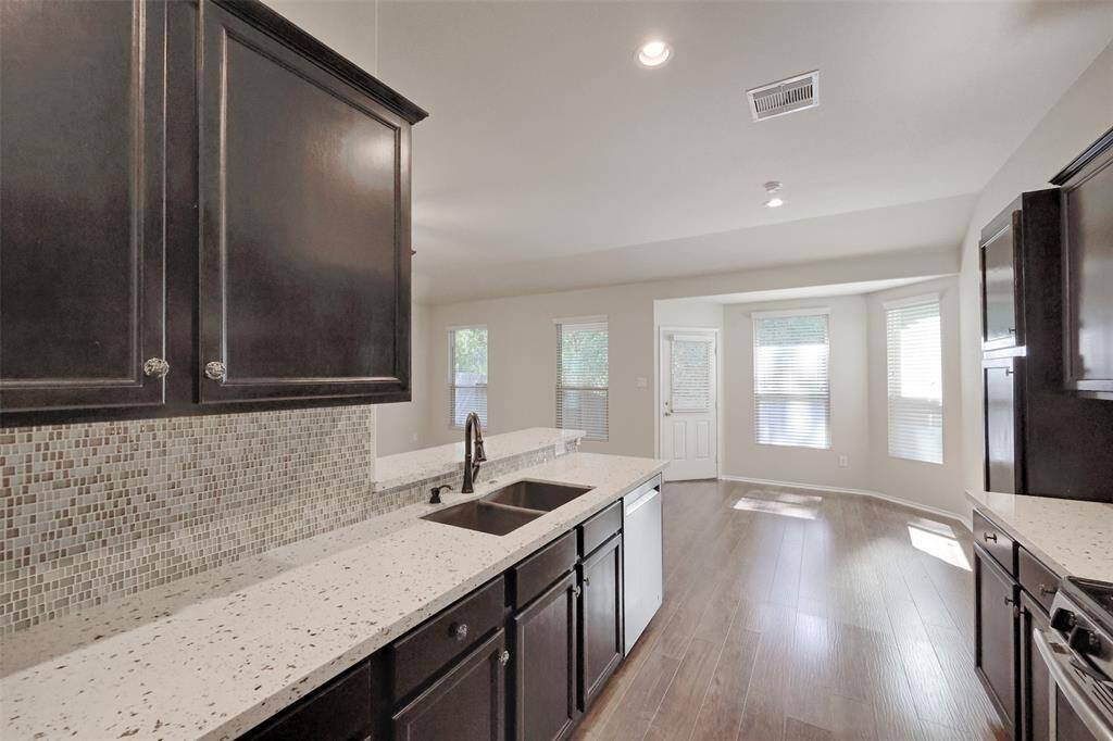 Take a look at that striking backsplash! It is so pretty in person!