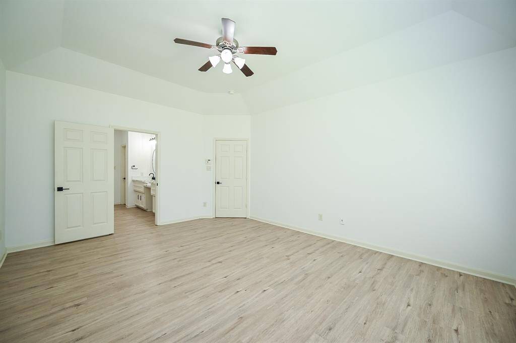 Large windows grace the room,allowing natural light in and there is an en-suite bathroom!