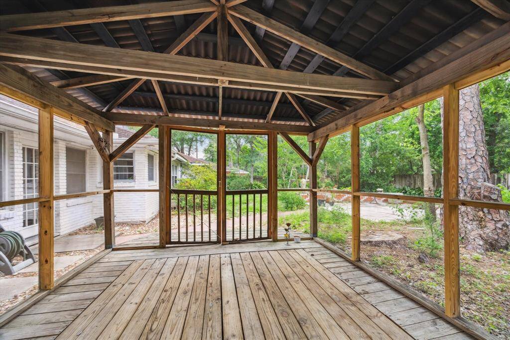 SCREENED PORCH