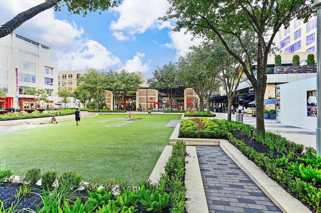 City Center and Memorial City Mall are close by major shopping hubs