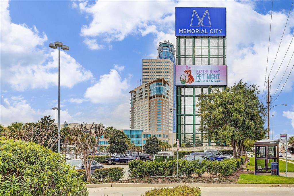 Memorial Hermann Hospital is minutes away