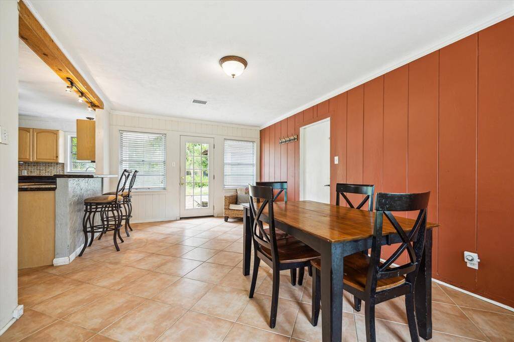 BREAKFAST/DINING ROOMThe currents owners used one end as dining and the other as a sunroom area but you could easily make this all dining and have a bigger table.