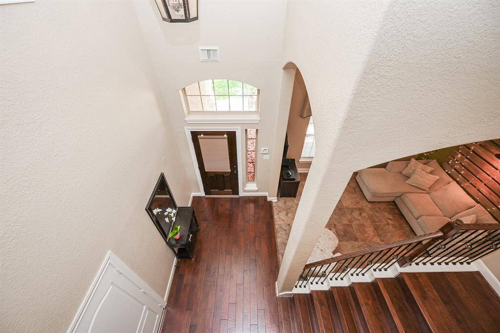 Wow! Not every home can boast this dynamic Hollywood shot!