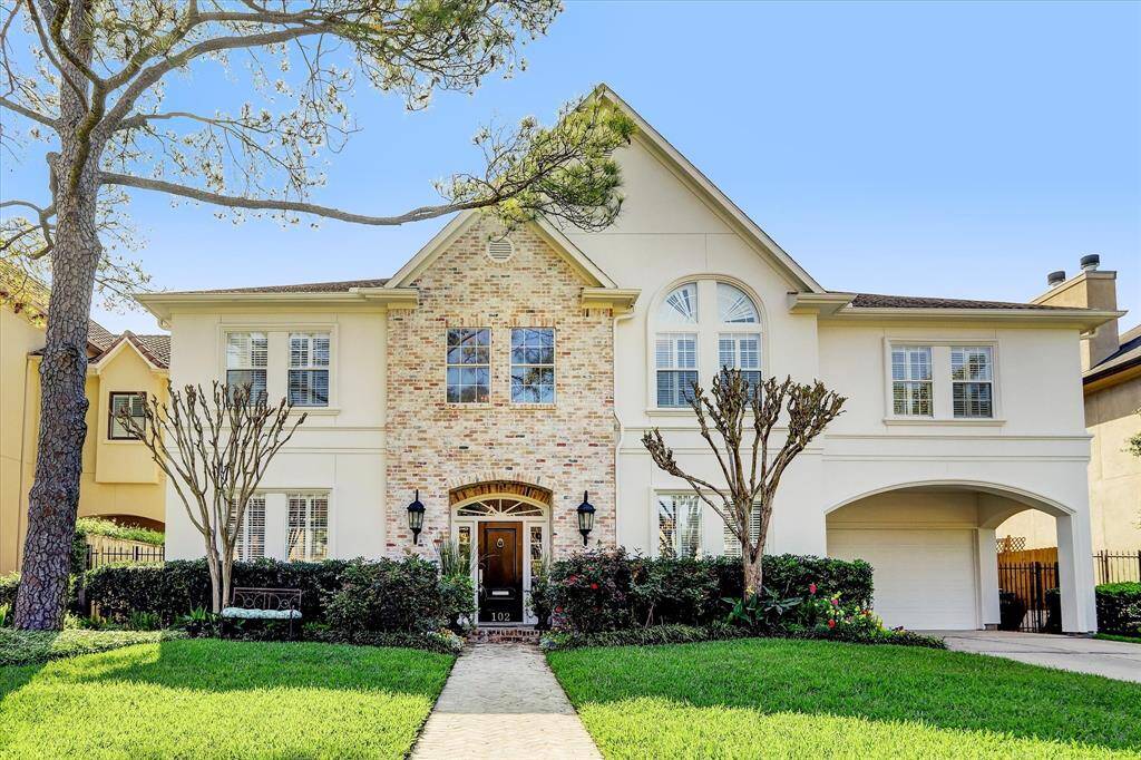 Welcome to 102 Ferndale, located on one of the coveted "ABC" streets in Bellaire. Built in 2000, this 6 bedroom home has an incredible layout.