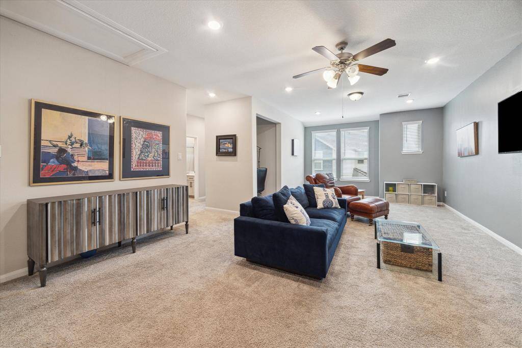 The large upstairs game room offers plenty of space for entertainment and relaxation, with a dedicated office nook for work or study. It’s the ideal area for both fun and productivity!