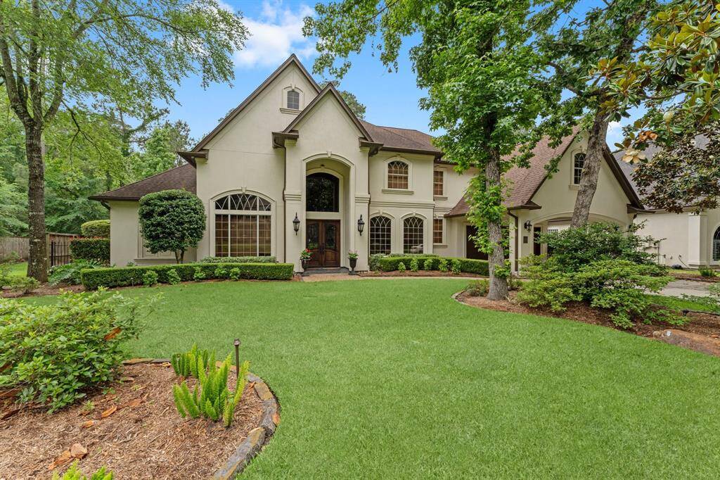 Welcome Home to 11 Freestone Place.