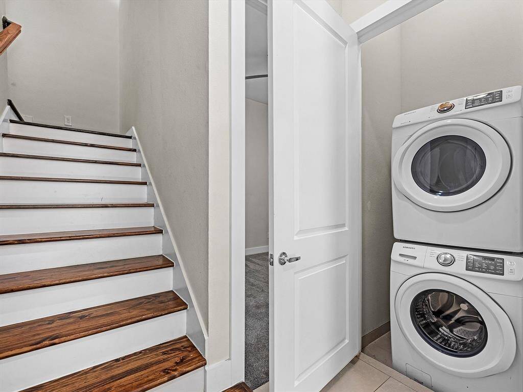 Washer/ Dryer included!