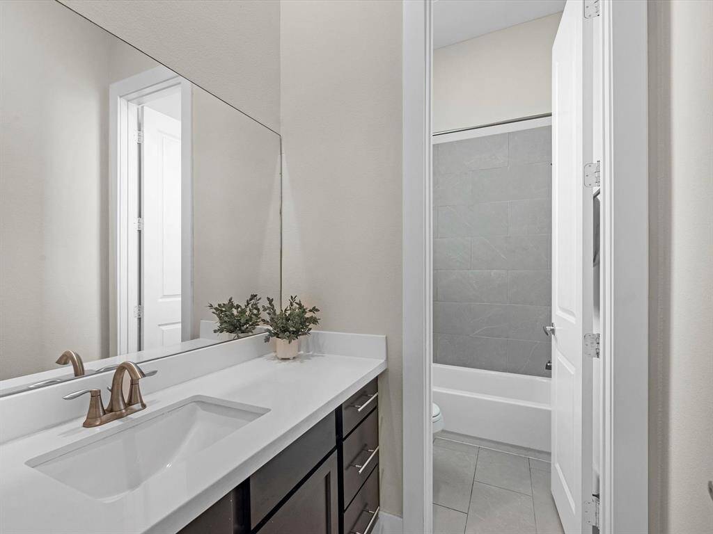 Downstairs full bathroom