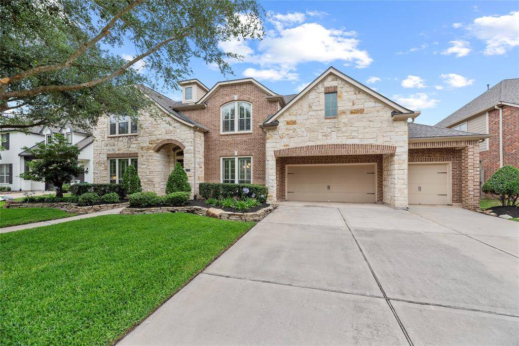 Welcome to 11310 Stonecreek Bend Lane, a 5-bed 2 story home in Cypress Creek Lakes with luxurious finishes and plenty of space for all your needs.