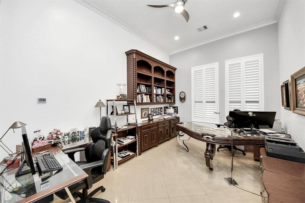 Office with built-ins!