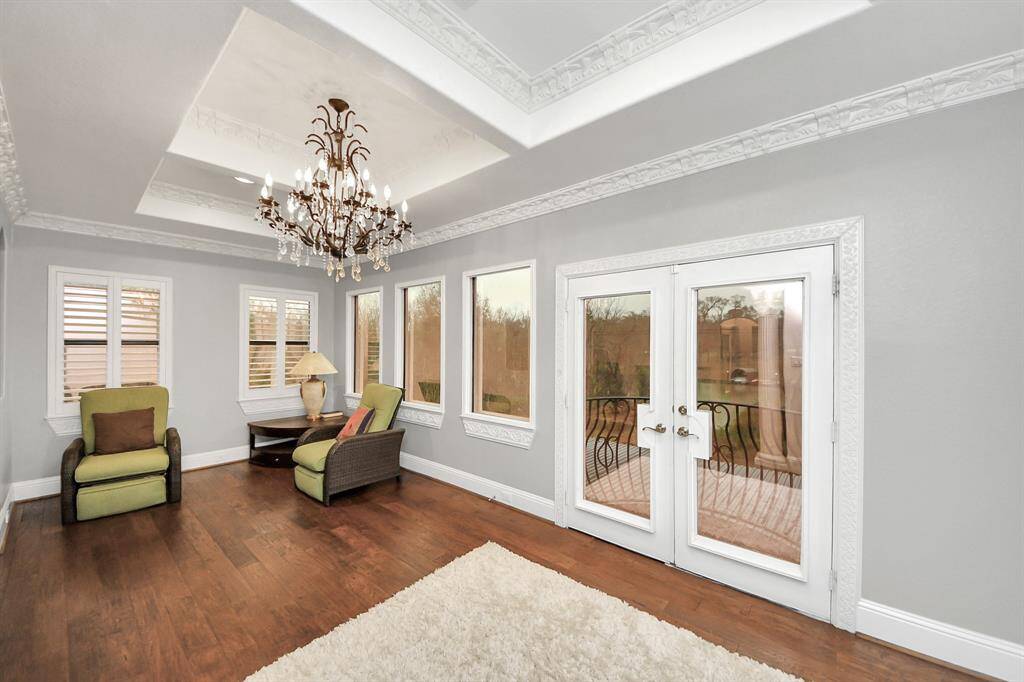 Sitting area in the primary bedroom overlooking the pool and backyard!