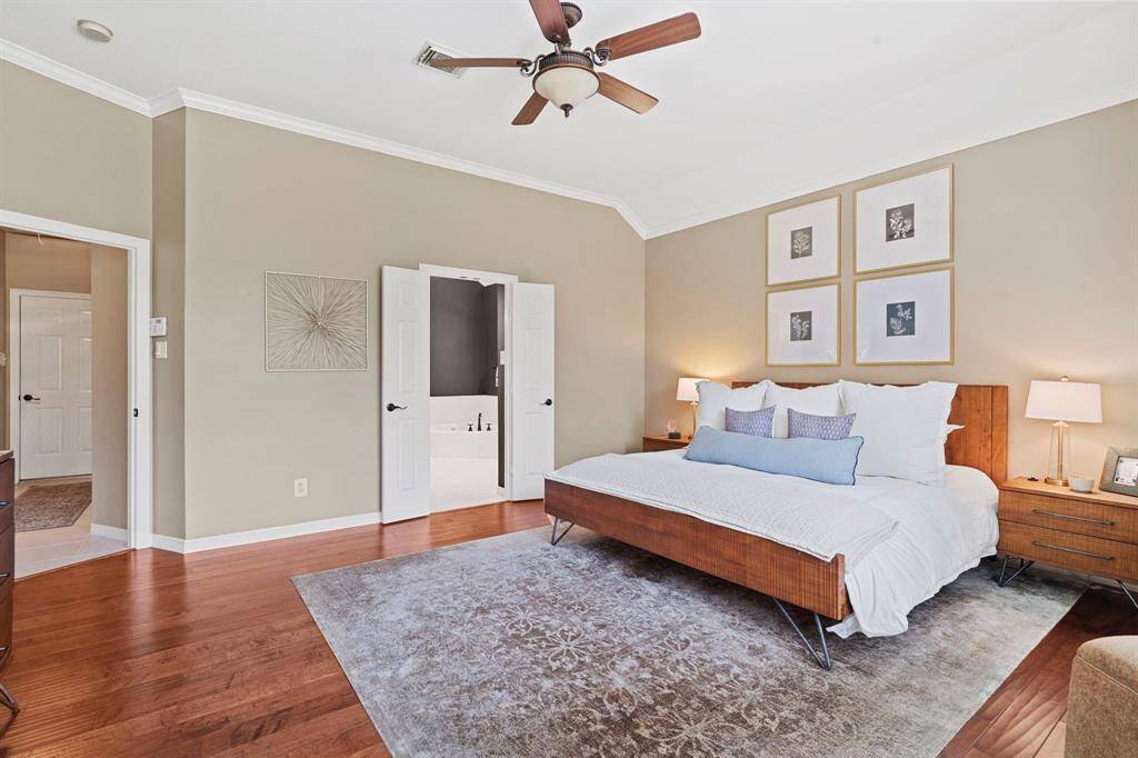 Beautiful flooring underfoot adds a touch of luxury,creating a warm and invitingatmosphere that extends throughoutthe space.