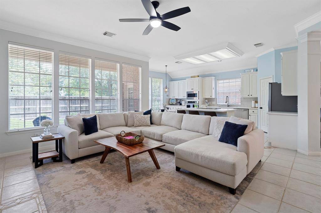 Welcome to a living room thateffortlessly combines comfort andstyle.
